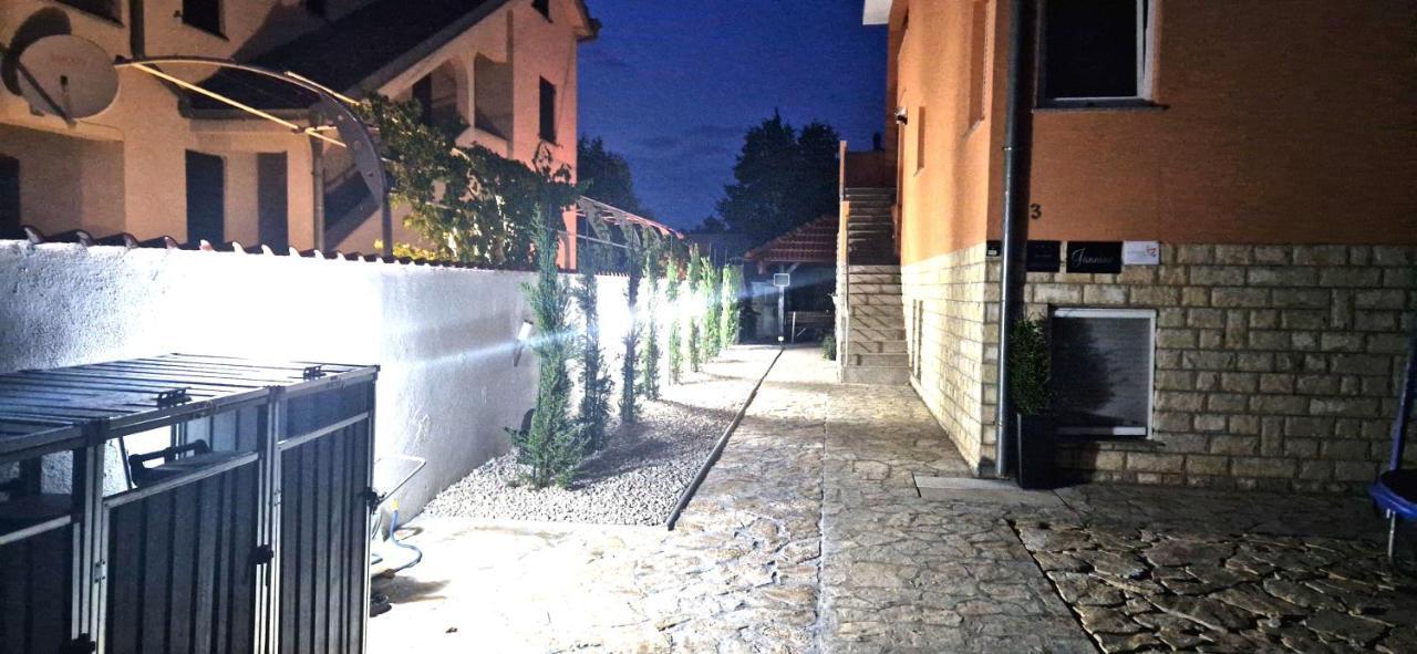 Apartments Jannine Biograd Na Moru Bagian luar foto
