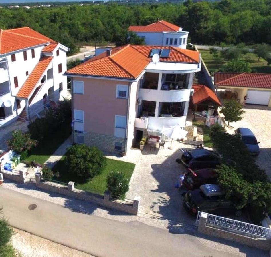 Apartments Jannine Biograd Na Moru Bagian luar foto