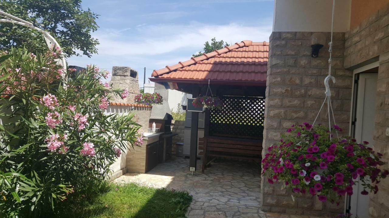 Apartments Jannine Biograd Na Moru Bagian luar foto